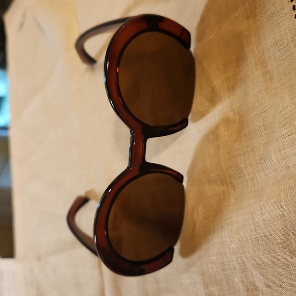 Accessories - New! Sunglasses! Brown round tortoise shell plastic frame travel vacation summer